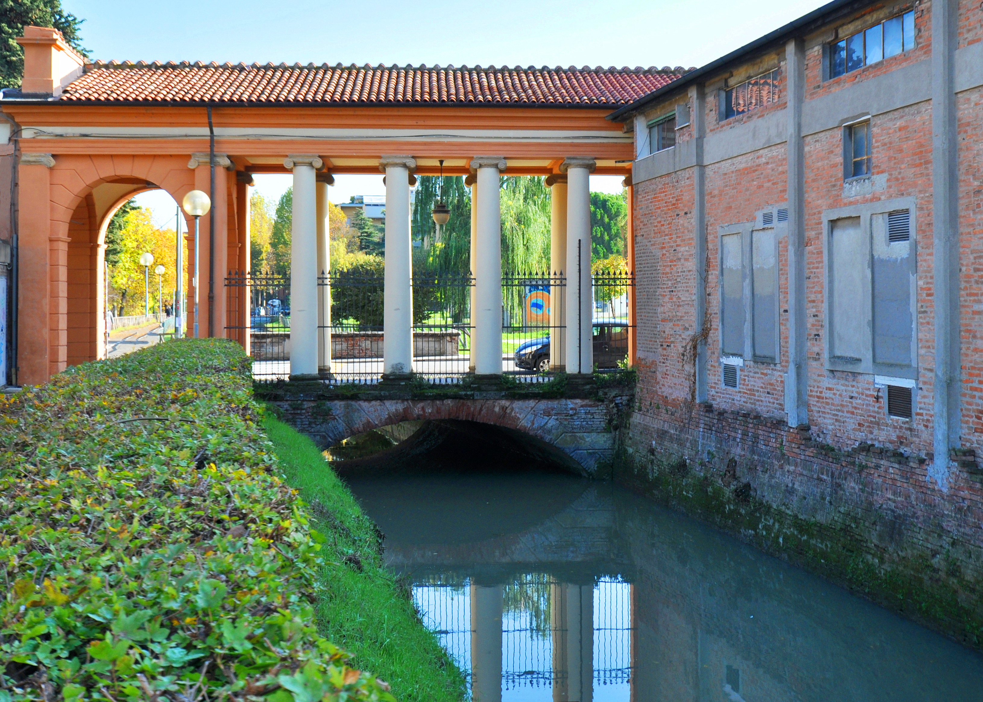 Ponte della Certosa sul canale di Reno