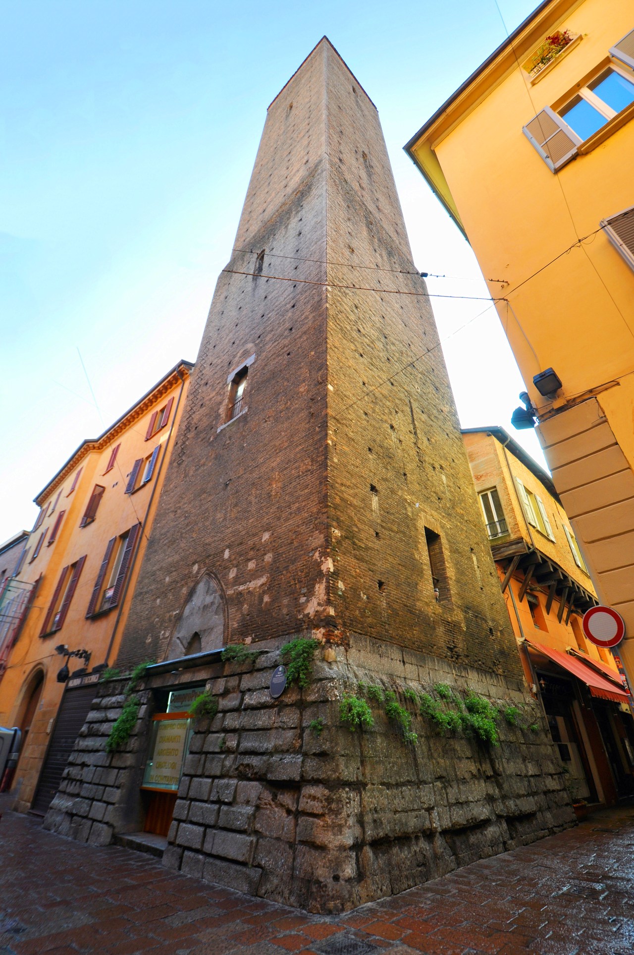 Torre Altabella, via Altabella 15 ^