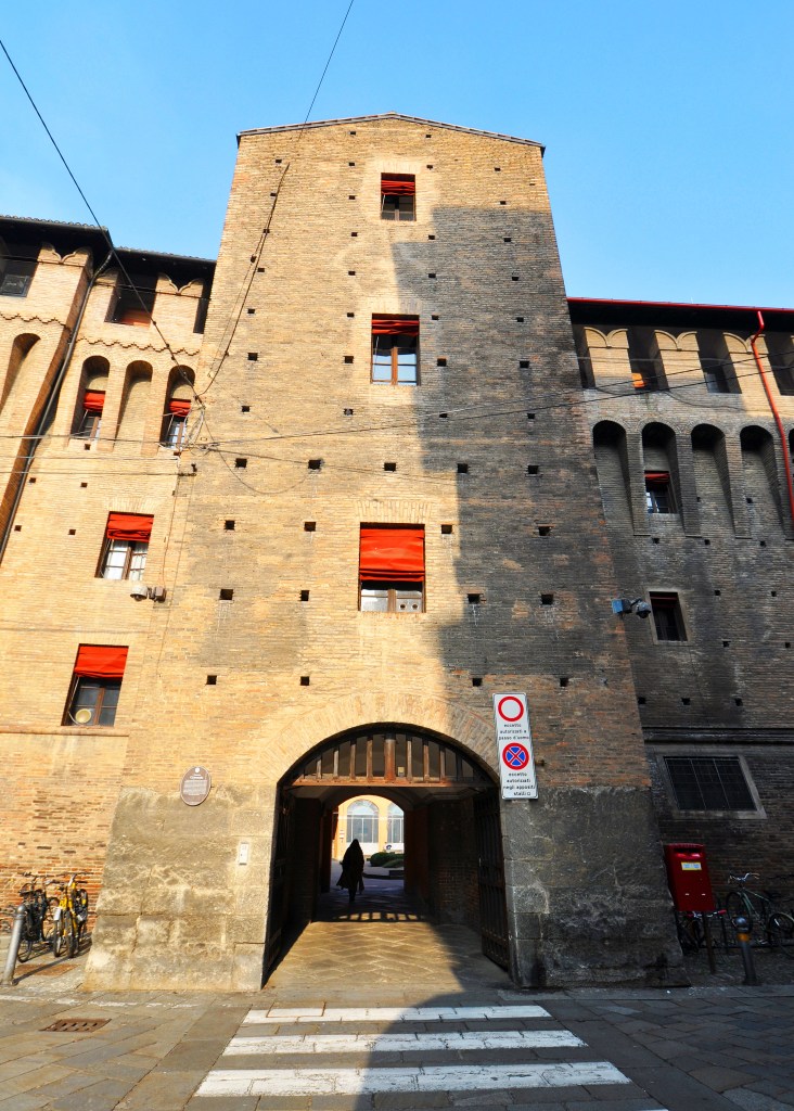 Torre Lapi, Pal. Comunale