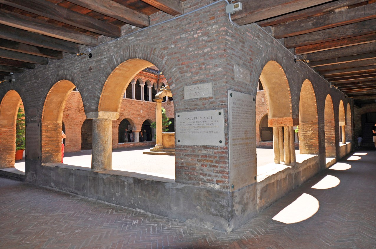 Chiostro 4