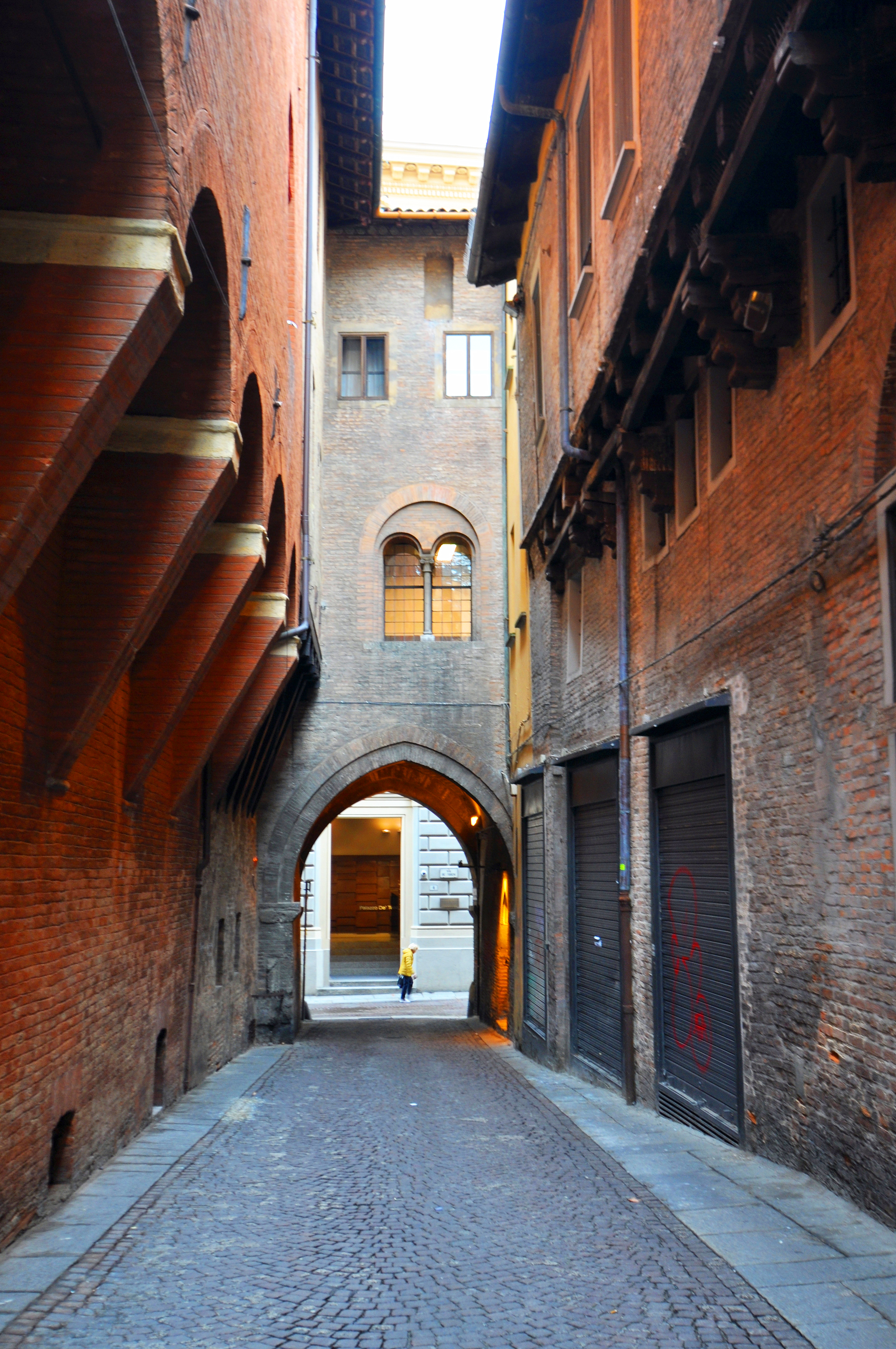 Via de' Foscherari 3